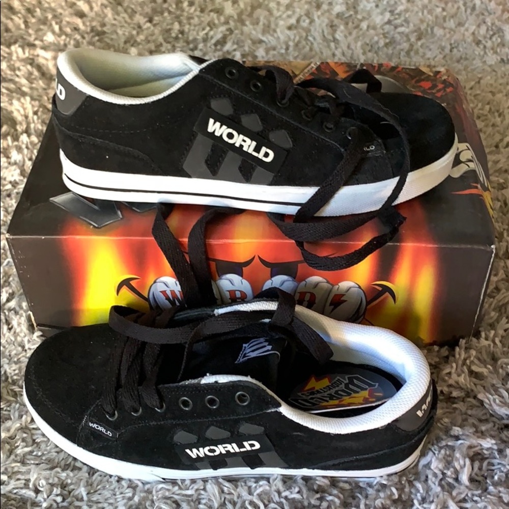 Word Industries Shoes Black and White size 6